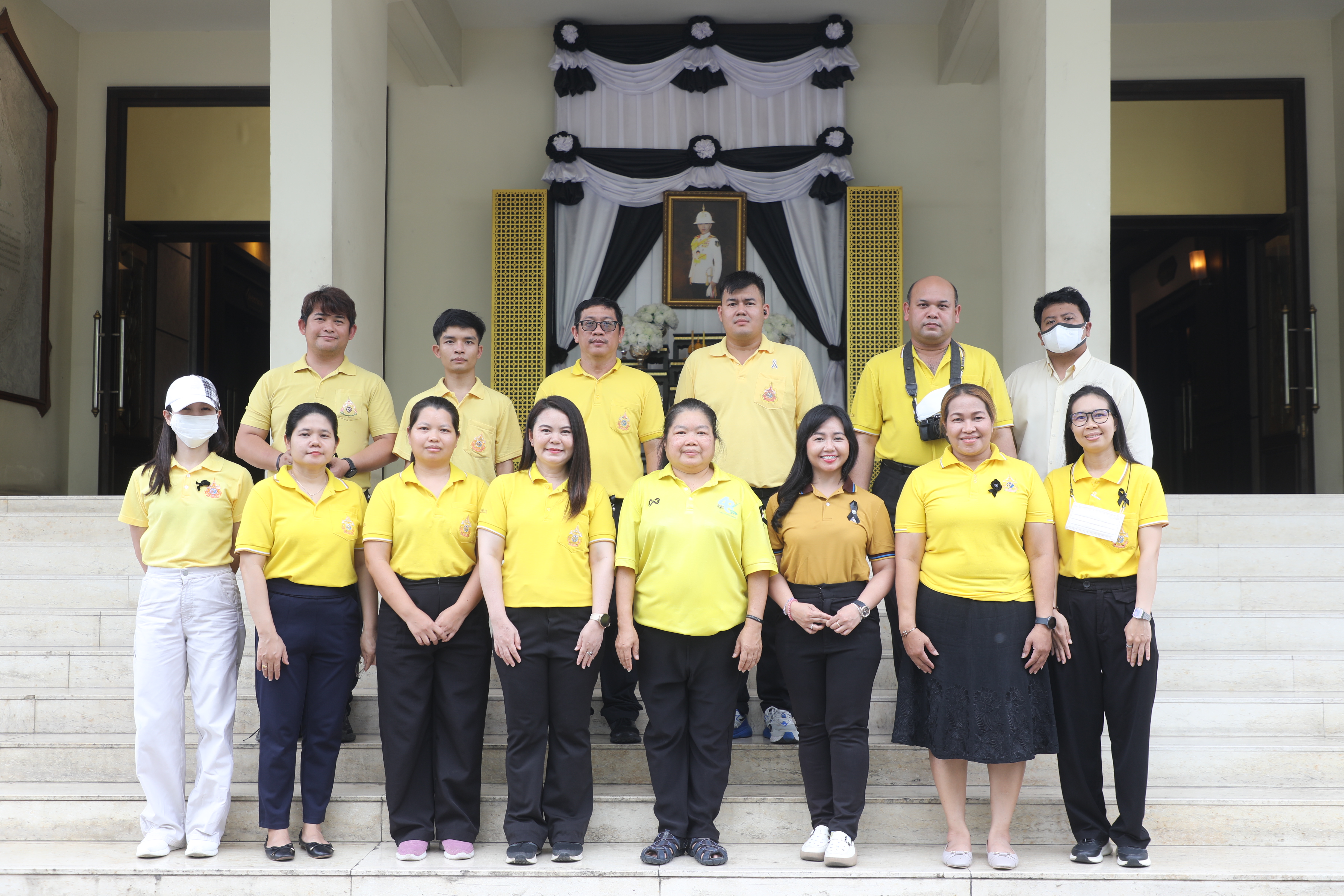 title - ส.ป.ก. ร่วมเฝ้ารับเสด็จฯ พระบาทสมเด็จพระเจ้าอยู่หัว และ สมเด็จพระนางเจ้า ฯ พระบรมราชินี เนื่องในโอกาสเสด็จพระราชดำเนินไปในการ พระราชพิธีเฉลิมพระชนมพรรษา 28 กรกฎาคม 2569